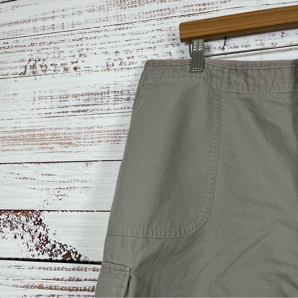 Cabela’s Casuals Tan Cargo Shorts - Picture 5 of 15